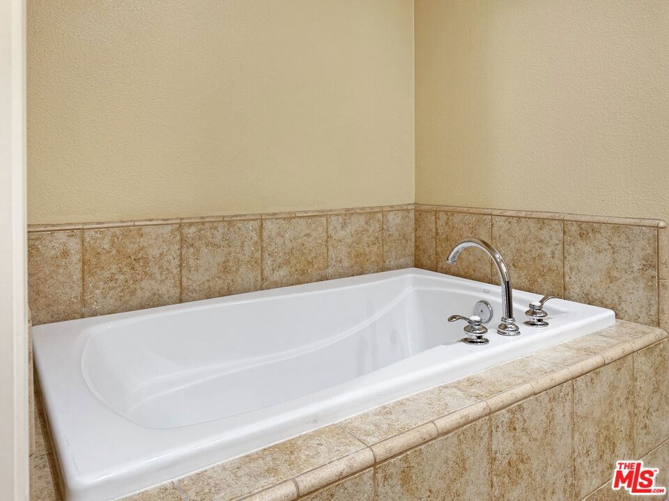 48696 Legacy Drive Property Photo 21