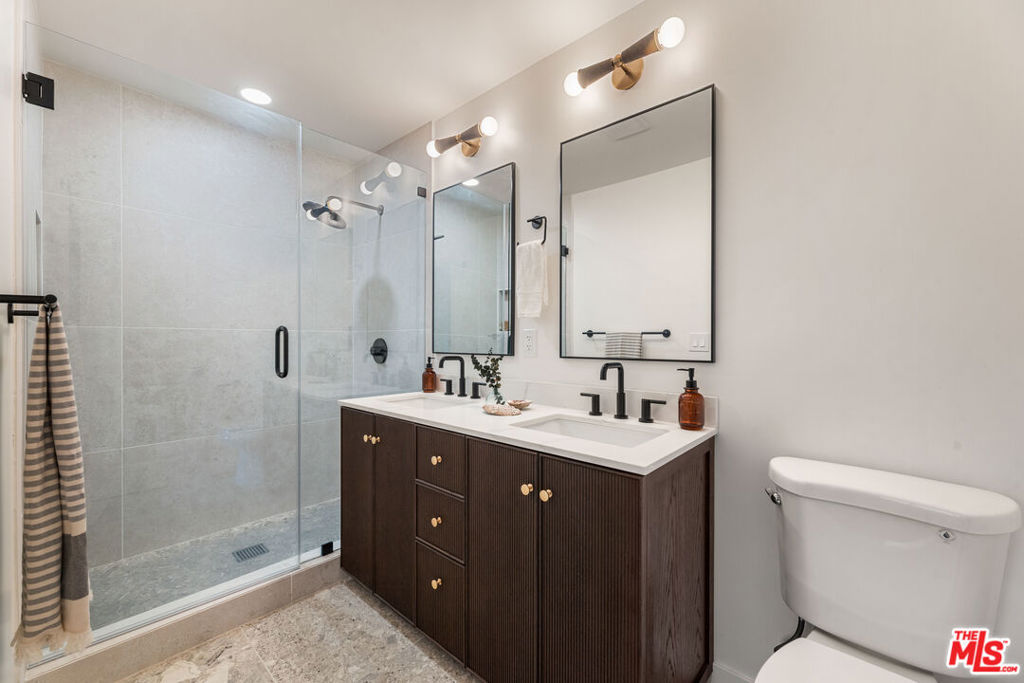 24005 Fulmar Avenue Property Photo 13