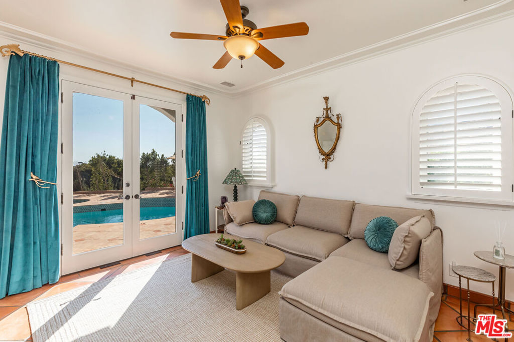 3453 Coast View Drive Property Photo 10