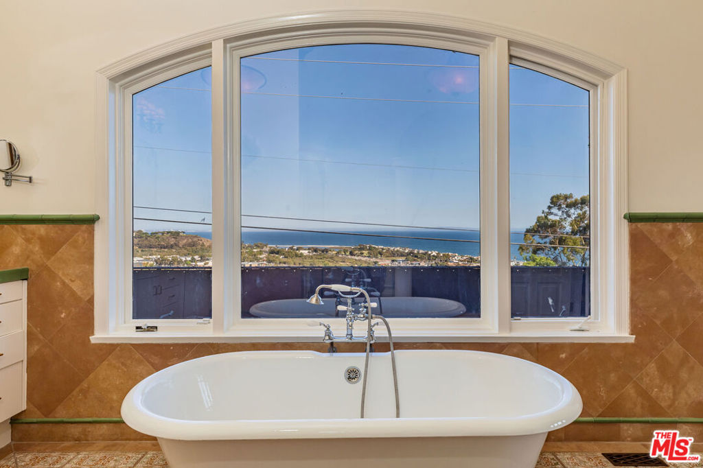 3453 Coast View Drive Property Photo 19