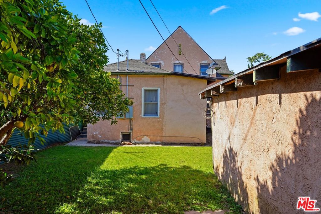 1760 W 24th Street Property Photo 33