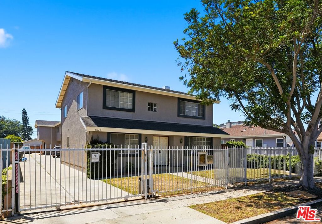 15411 S Berendo Avenue Property Photo 1