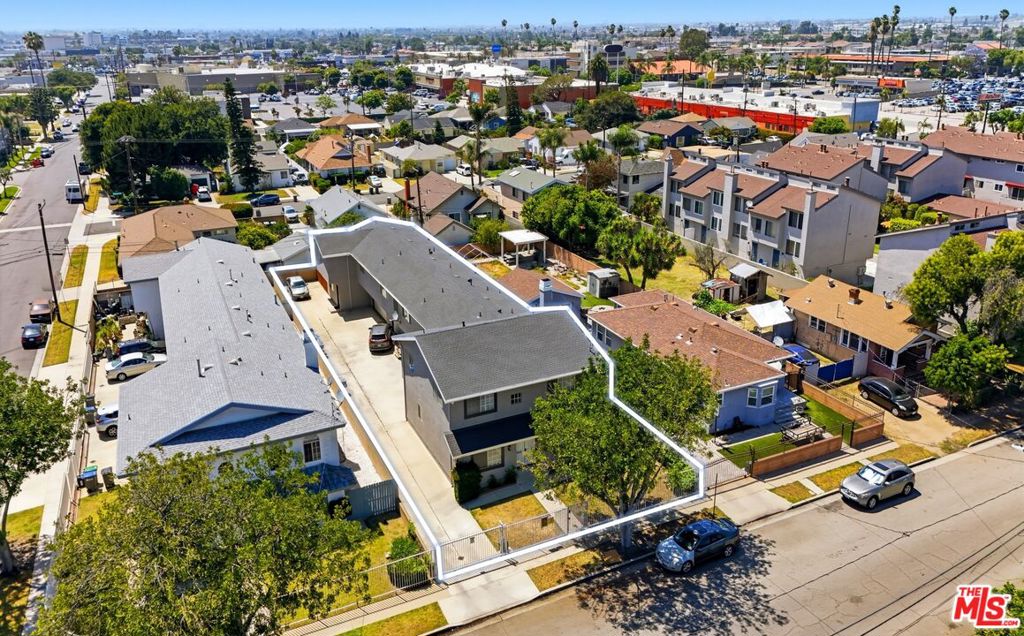 15411 S Berendo Avenue Property Photo 3