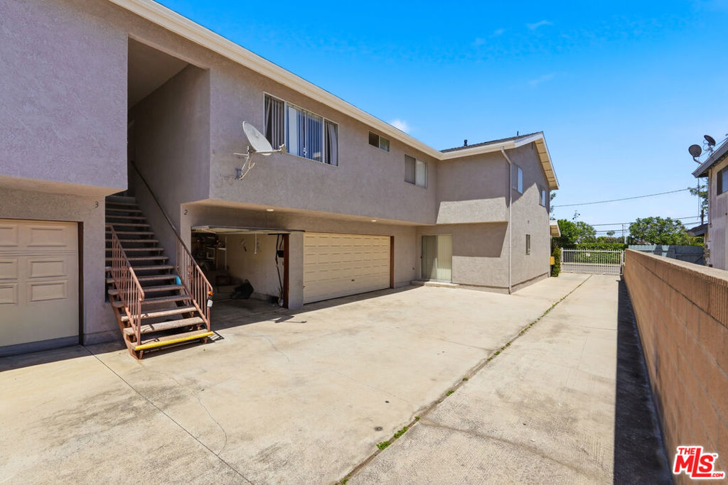 15411 S Berendo Avenue Property Photo 8