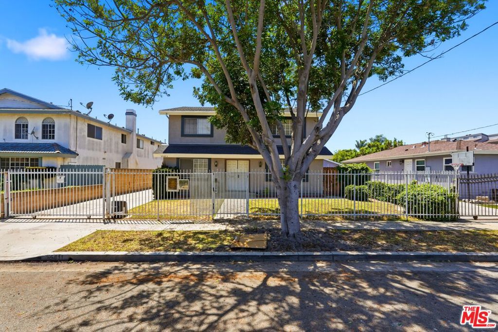 15411 S Berendo Avenue Property Photo 9