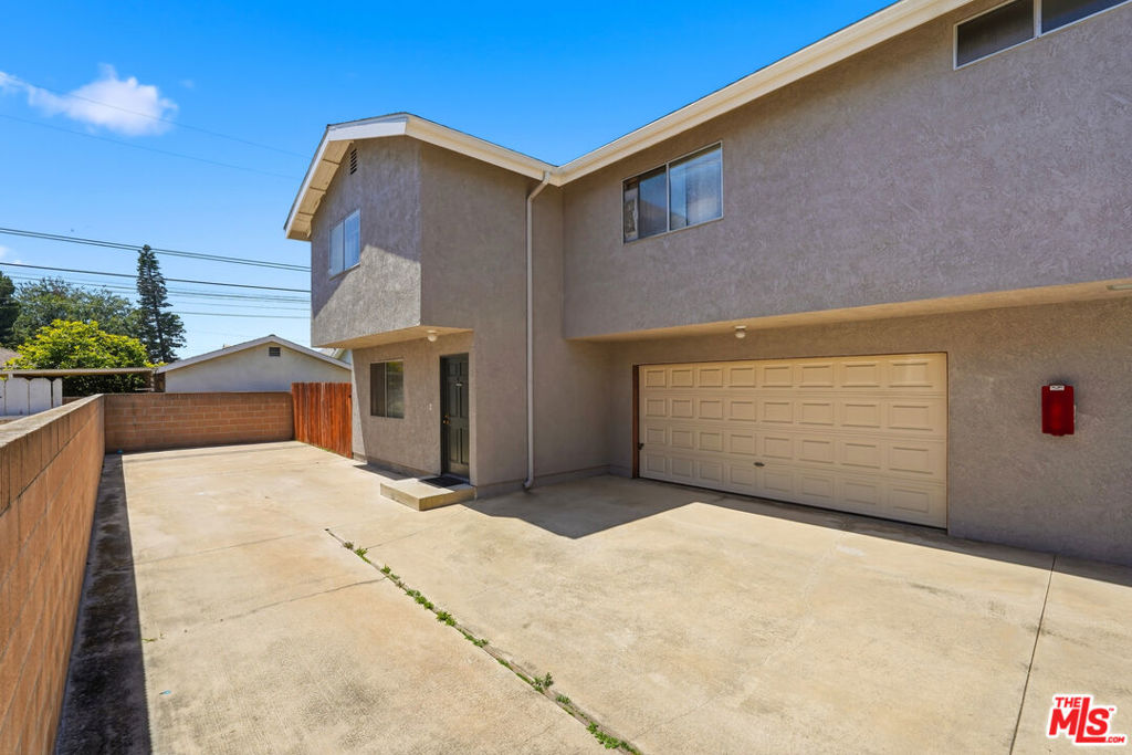 15411 S Berendo Avenue Property Photo 10
