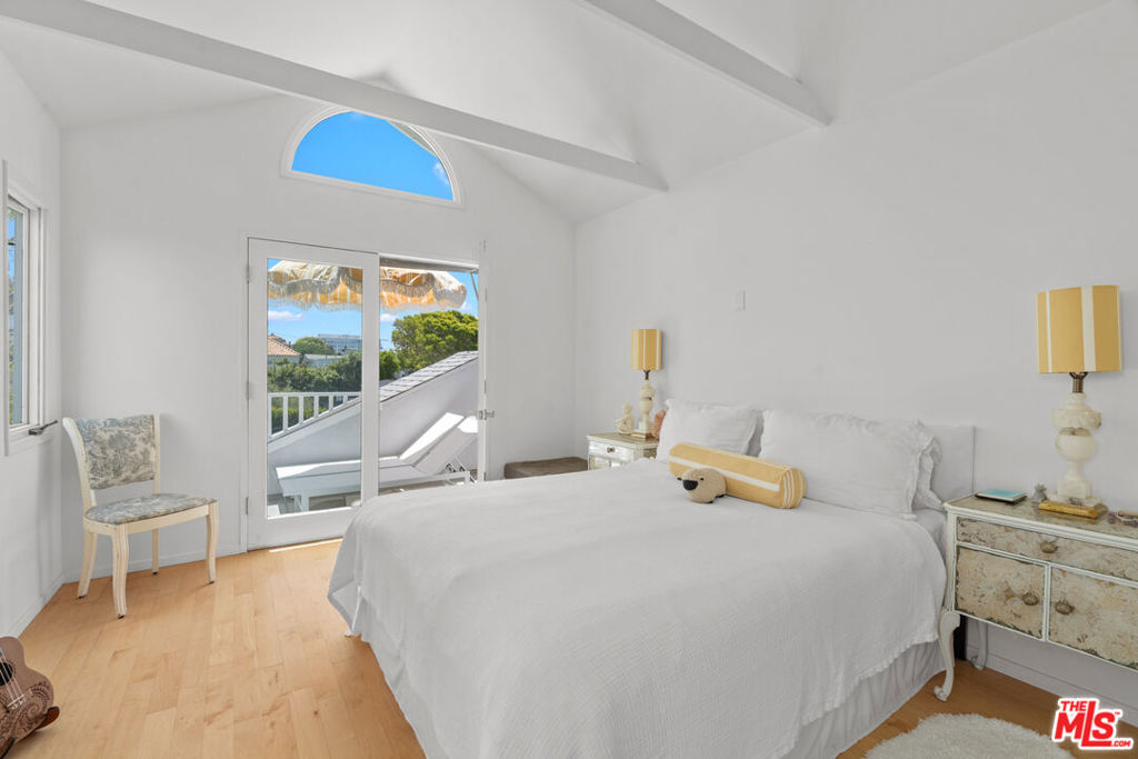 411 Linnie Canal Property Photo 4