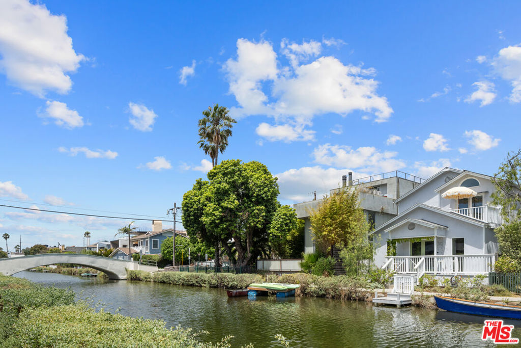 411 Linnie Canal Property Photo 6