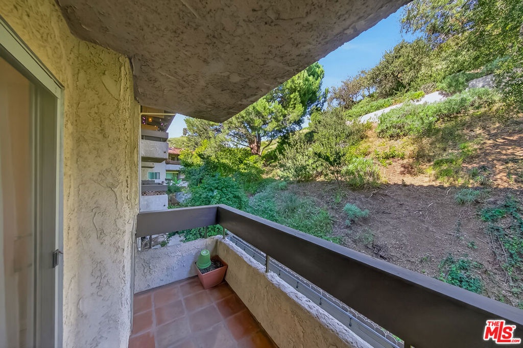 2700 Cahuenga Boulevard 4220 Property Photo 7