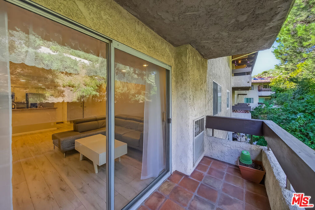 2700 Cahuenga Boulevard 4220 Property Photo 8