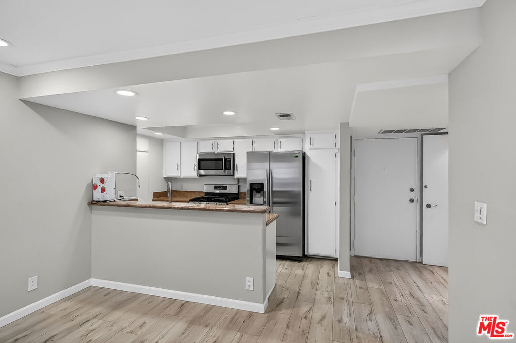 2700 Cahuenga Boulevard 4220 Property Photo 9