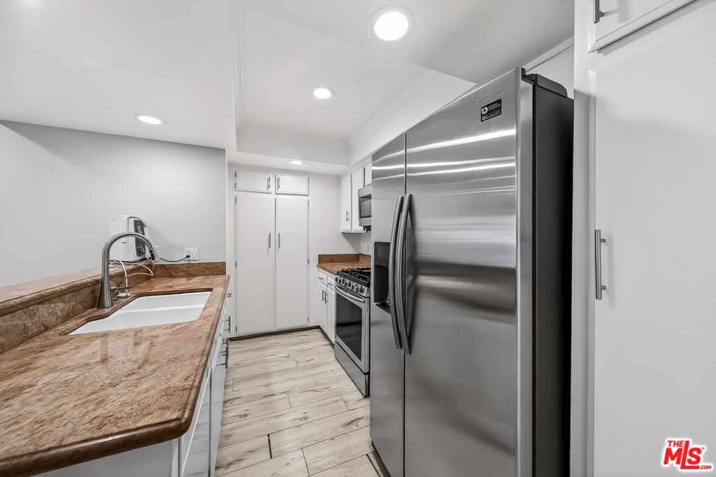 2700 Cahuenga Boulevard 4220 Property Photo 15