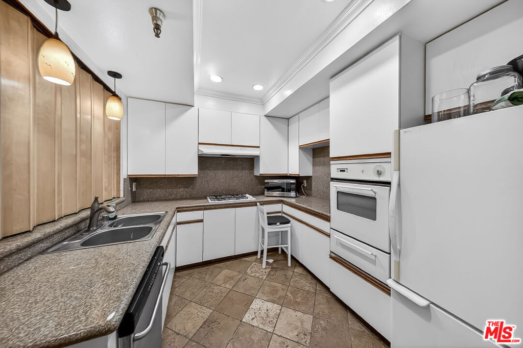 2700 Cahuenga Boulevard 4220 Property Photo 21
