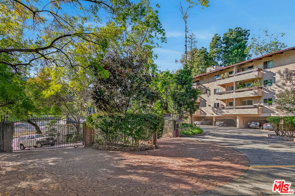 2700 Cahuenga Boulevard 4220 Property Photo 28