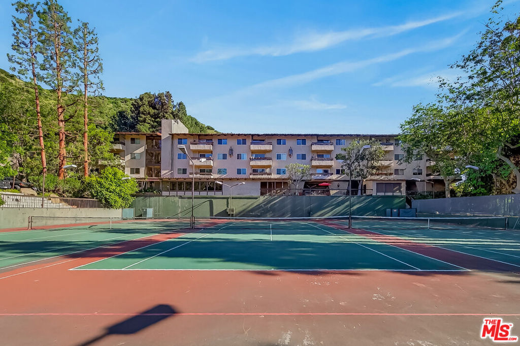 2700 Cahuenga Boulevard 4220 Property Photo 29