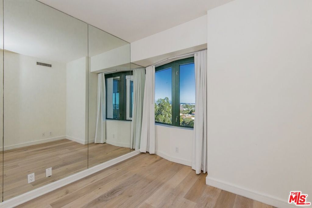 10520 Wilshire Boulevard 1004 Property Photo 3