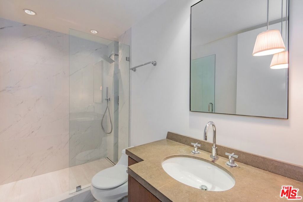 10520 Wilshire Boulevard 1004 Property Photo 5