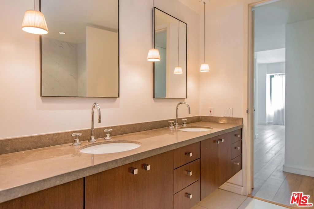 10520 Wilshire Boulevard 1004 Property Photo 6