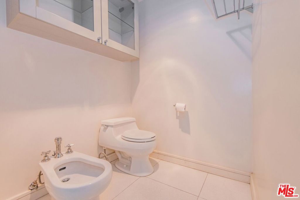 10520 Wilshire Boulevard 1004 Property Photo 9