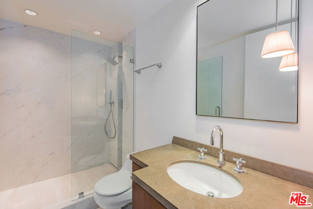 10520 Wilshire Boulevard 1004 Property Photo 15