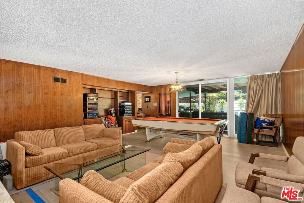 6505 S Halm Avenue Property Photo 10