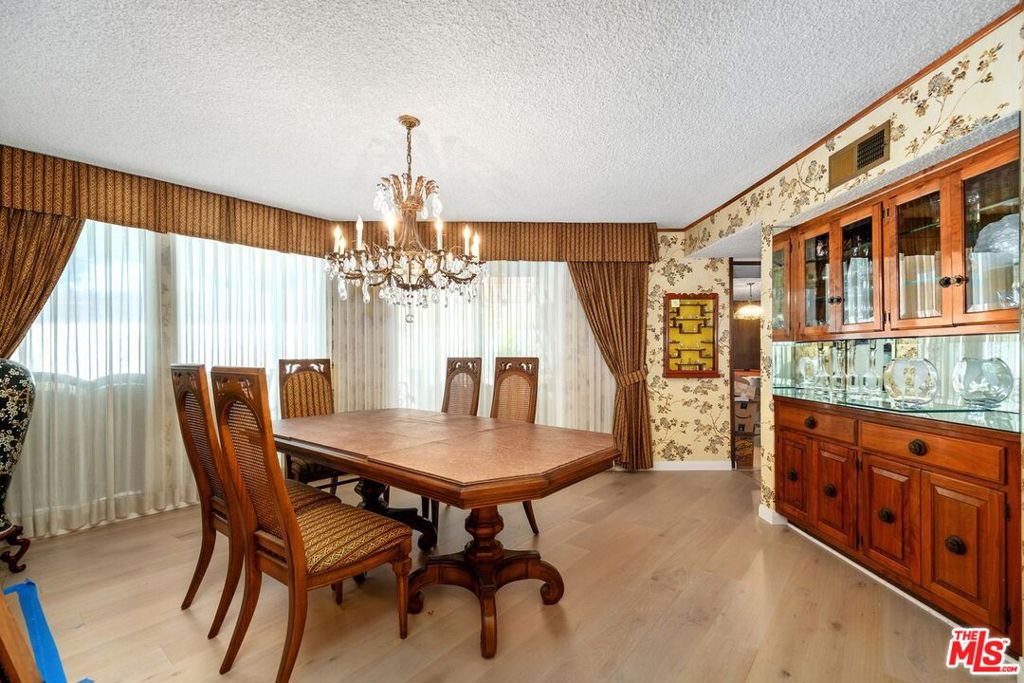 6505 S Halm Avenue Property Photo 15