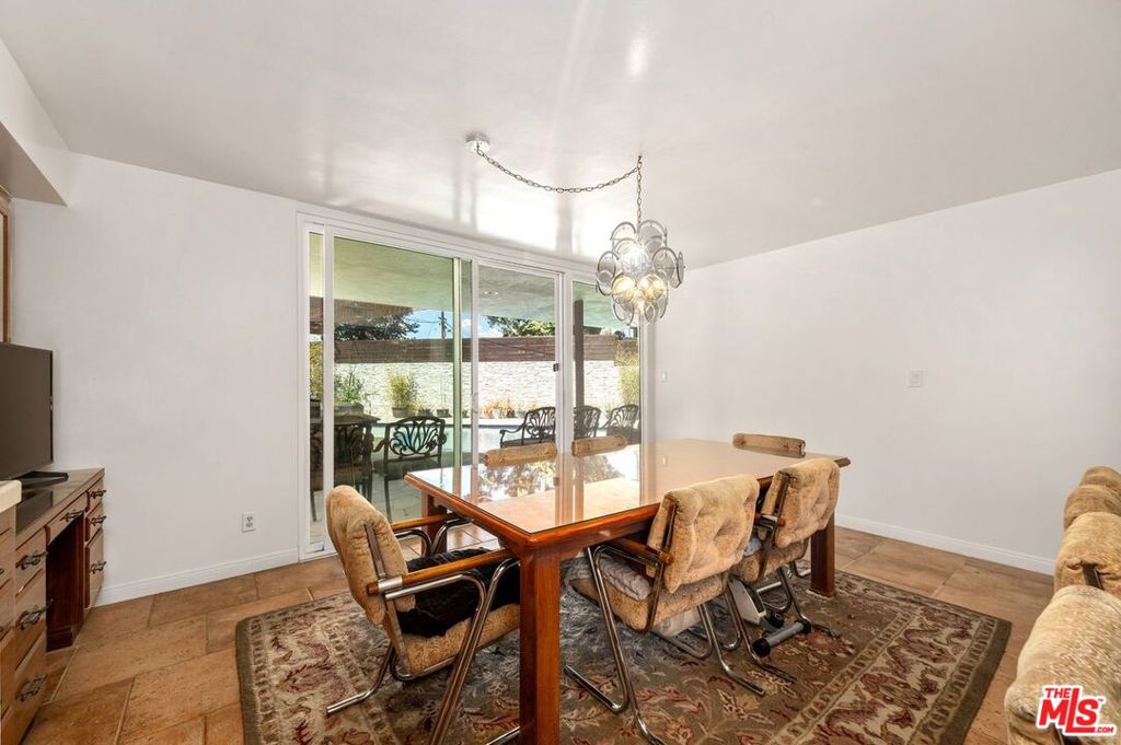 6505 S Halm Avenue Property Photo 19
