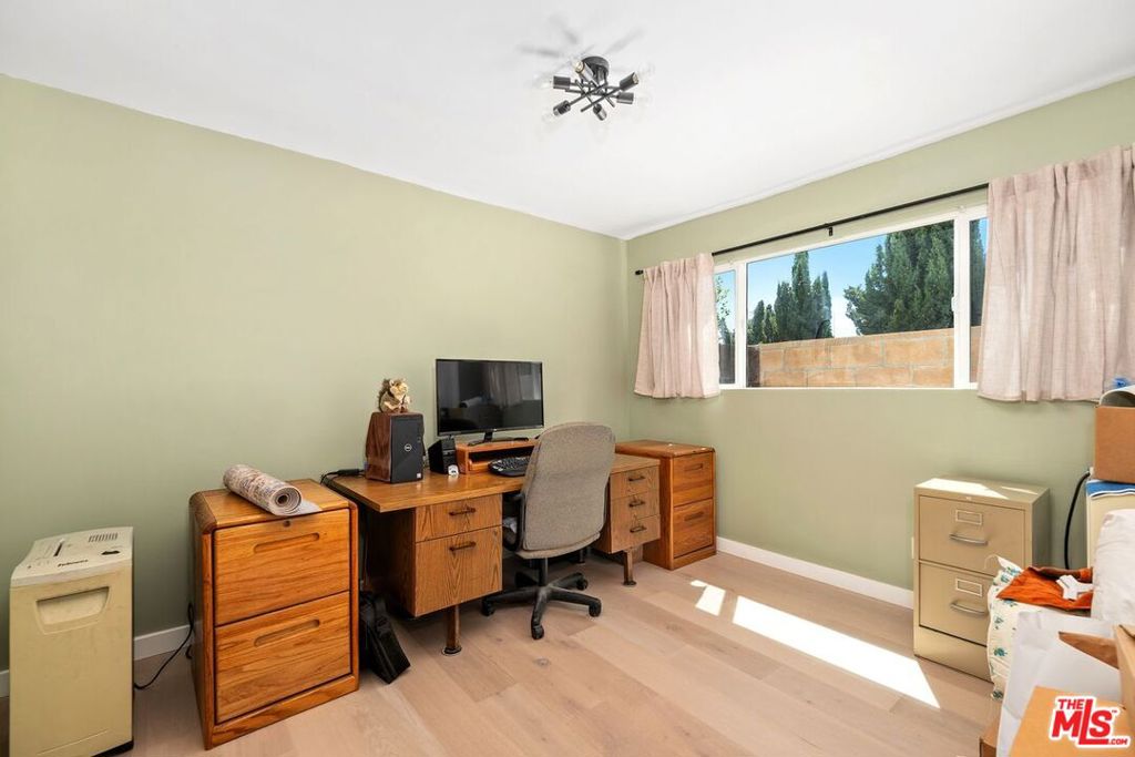 6505 S Halm Avenue Property Photo 21