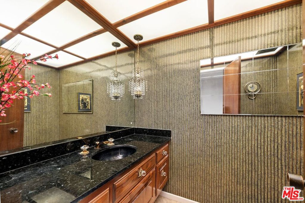 6505 S Halm Avenue Property Photo 23