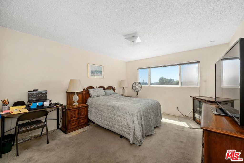 6505 S Halm Avenue Property Photo 24