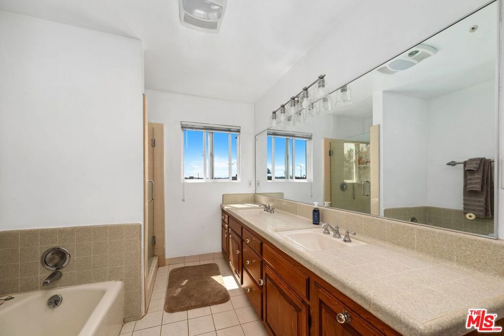 6505 S Halm Avenue Property Photo 25