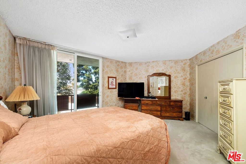 6505 S Halm Avenue Property Photo 28