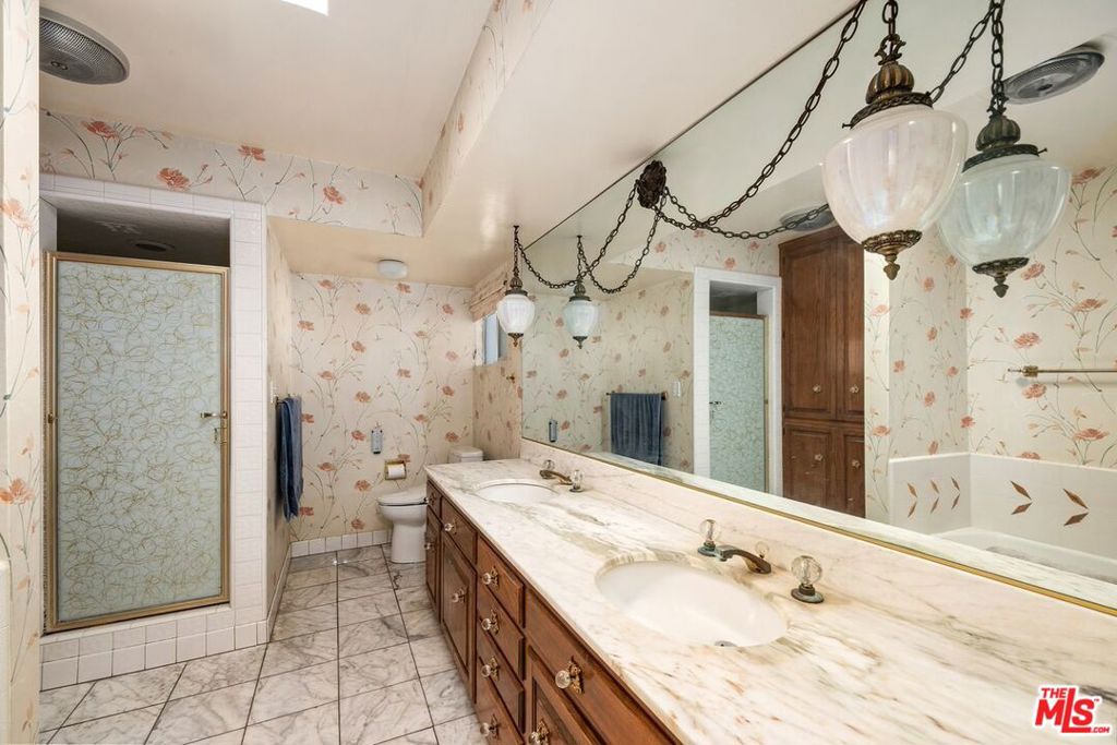 6505 S Halm Avenue Property Photo 32