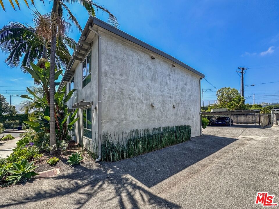3425 Helms Avenue Property Photo 8