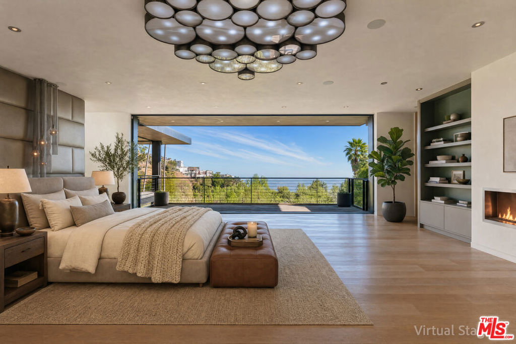 1859 N Doheny Drive Property Photo 12