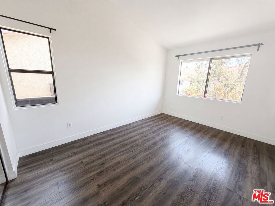7300 Corbin Avenue M Property Photo 4