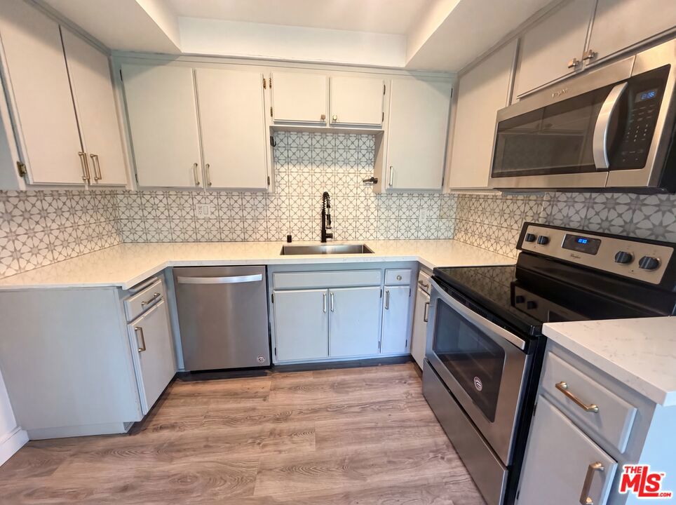 7300 Corbin Avenue M Property Photo 6