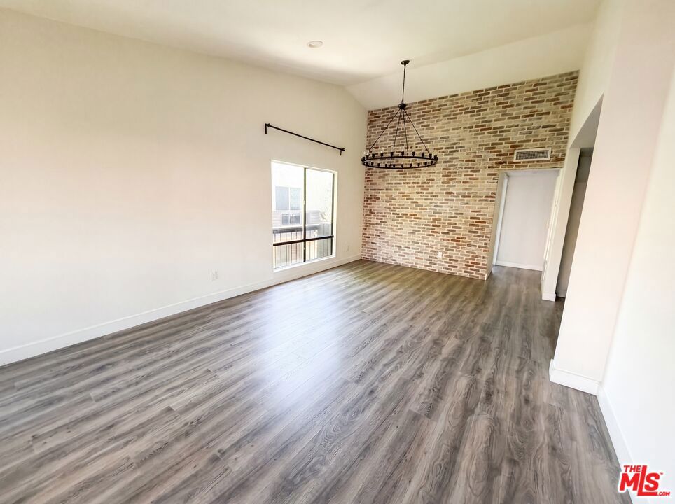 7300 Corbin Avenue M Property Photo 7