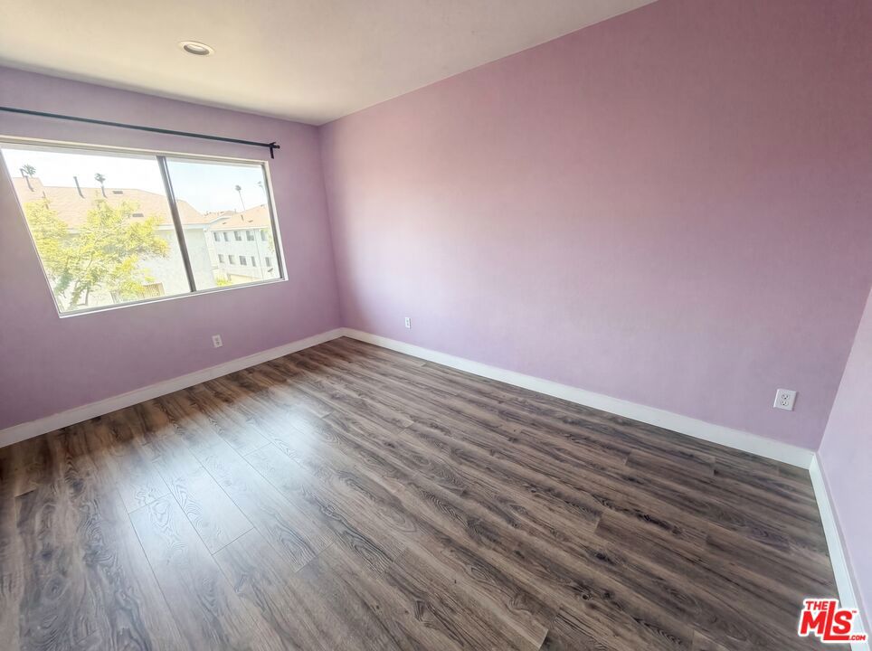 7300 Corbin Avenue M Property Photo 10