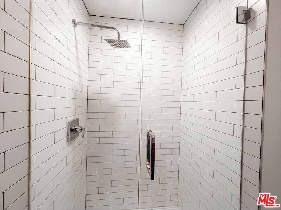 7300 Corbin Avenue M Property Photo 14