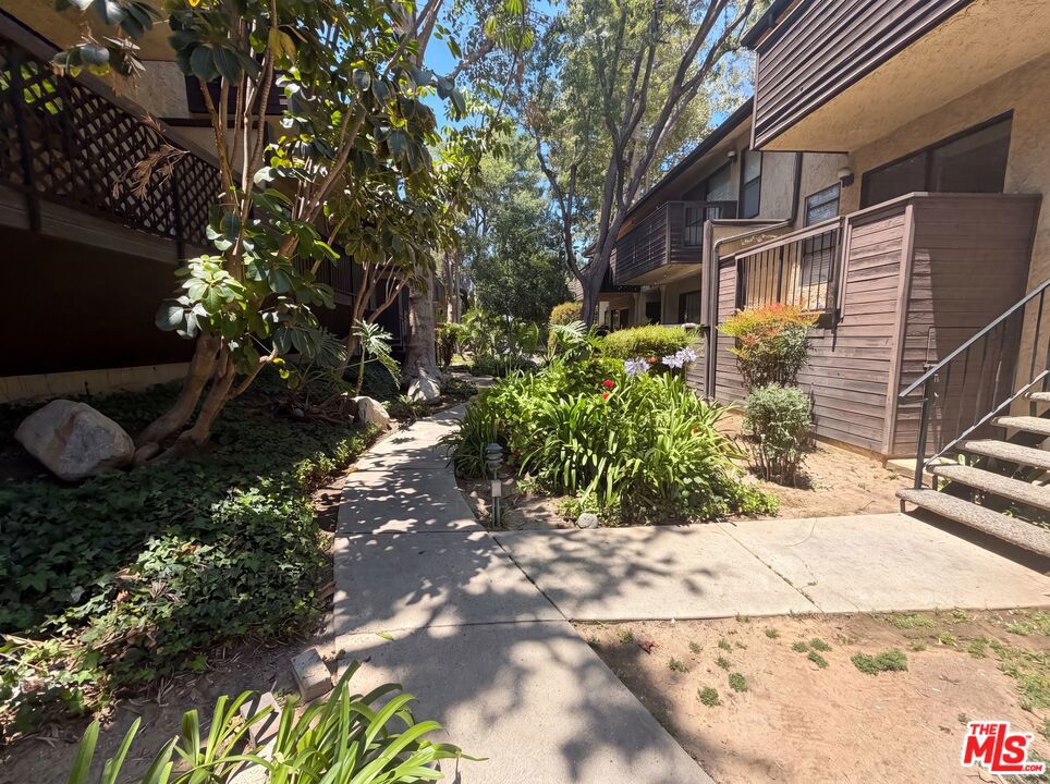 7300 Corbin Avenue M Property Photo 16