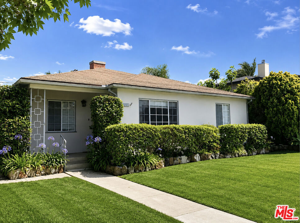 12024 National Boulevard Property Photo 1