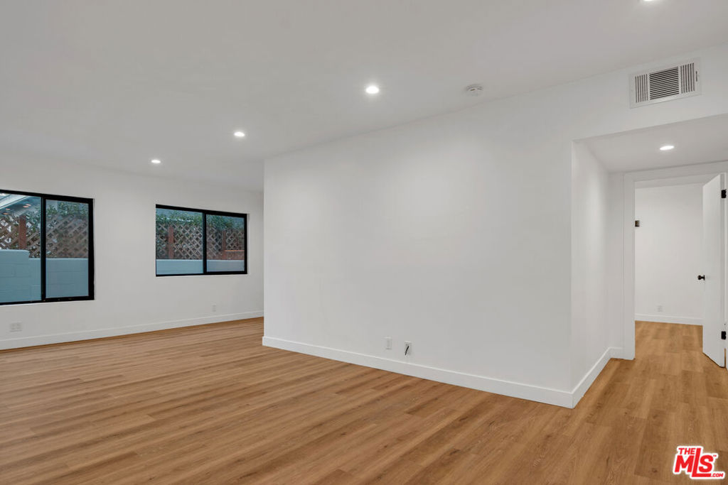 950 Havenhurst Drive 3 Property Photo 1