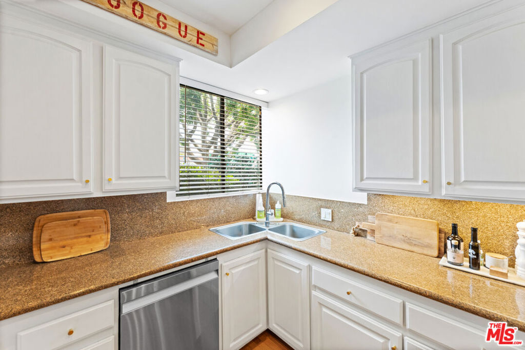 12115 San Vicente Boulevard 111 Property Photo 11