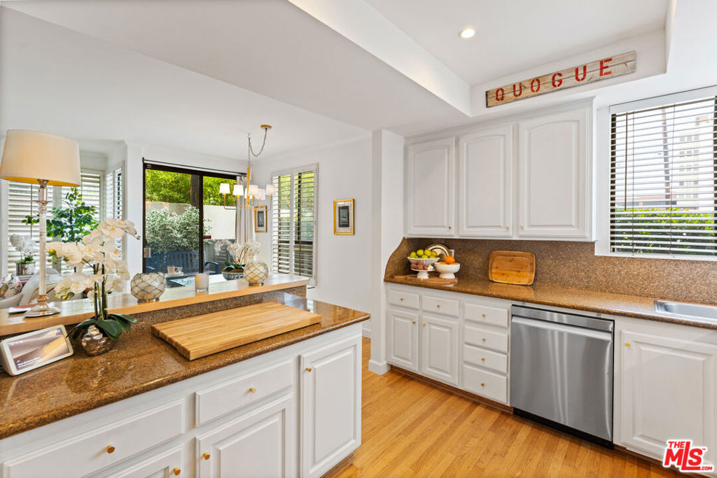 12115 San Vicente Boulevard 111 Property Photo 15