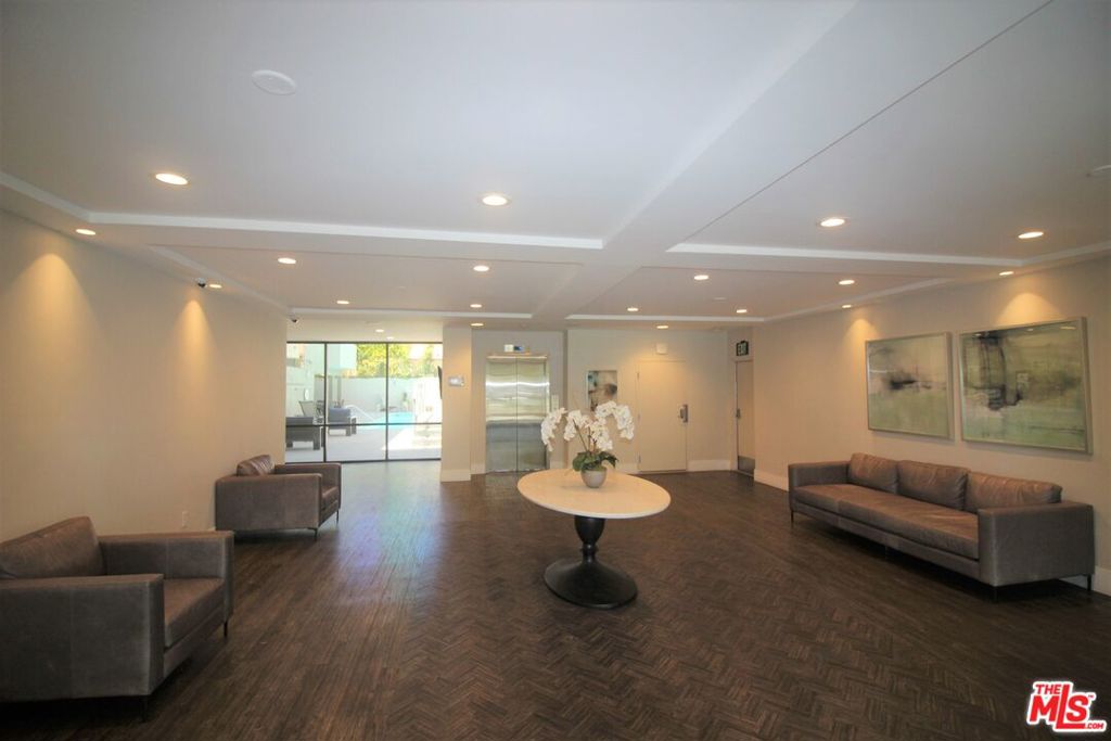 12115 San Vicente Boulevard 111 Property Photo 29