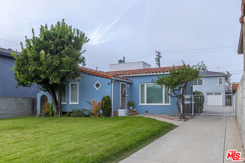 811 E Nutwood Street Property Photo 2