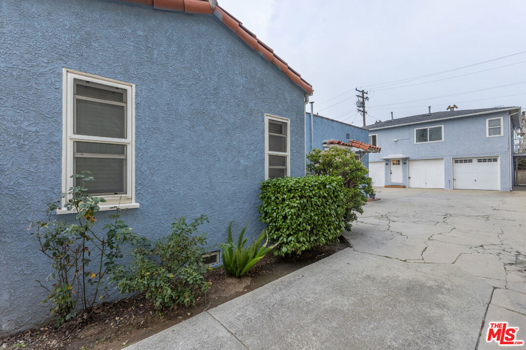 811 E Nutwood Street Property Photo 3