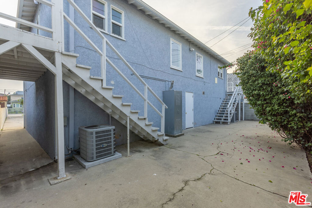 811 E Nutwood Street Property Photo 5