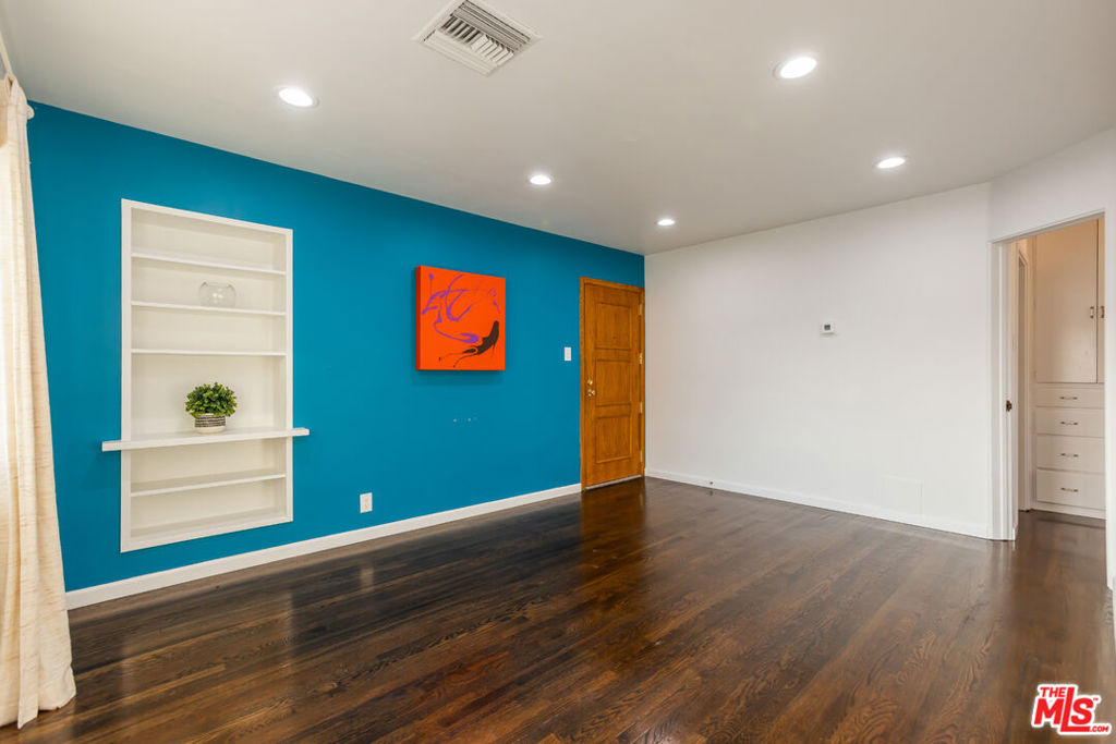 811 E Nutwood Street Property Photo 8